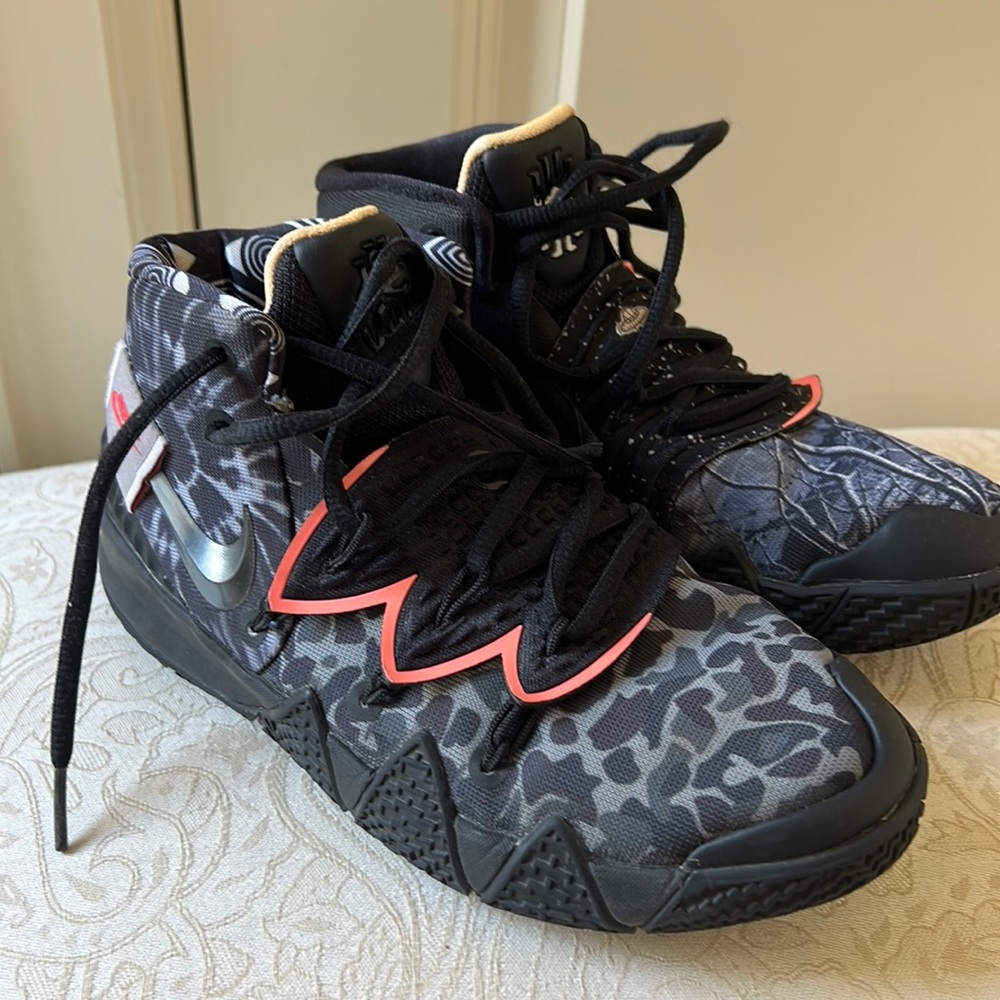 4Y Nike Kyrie basketball shoes